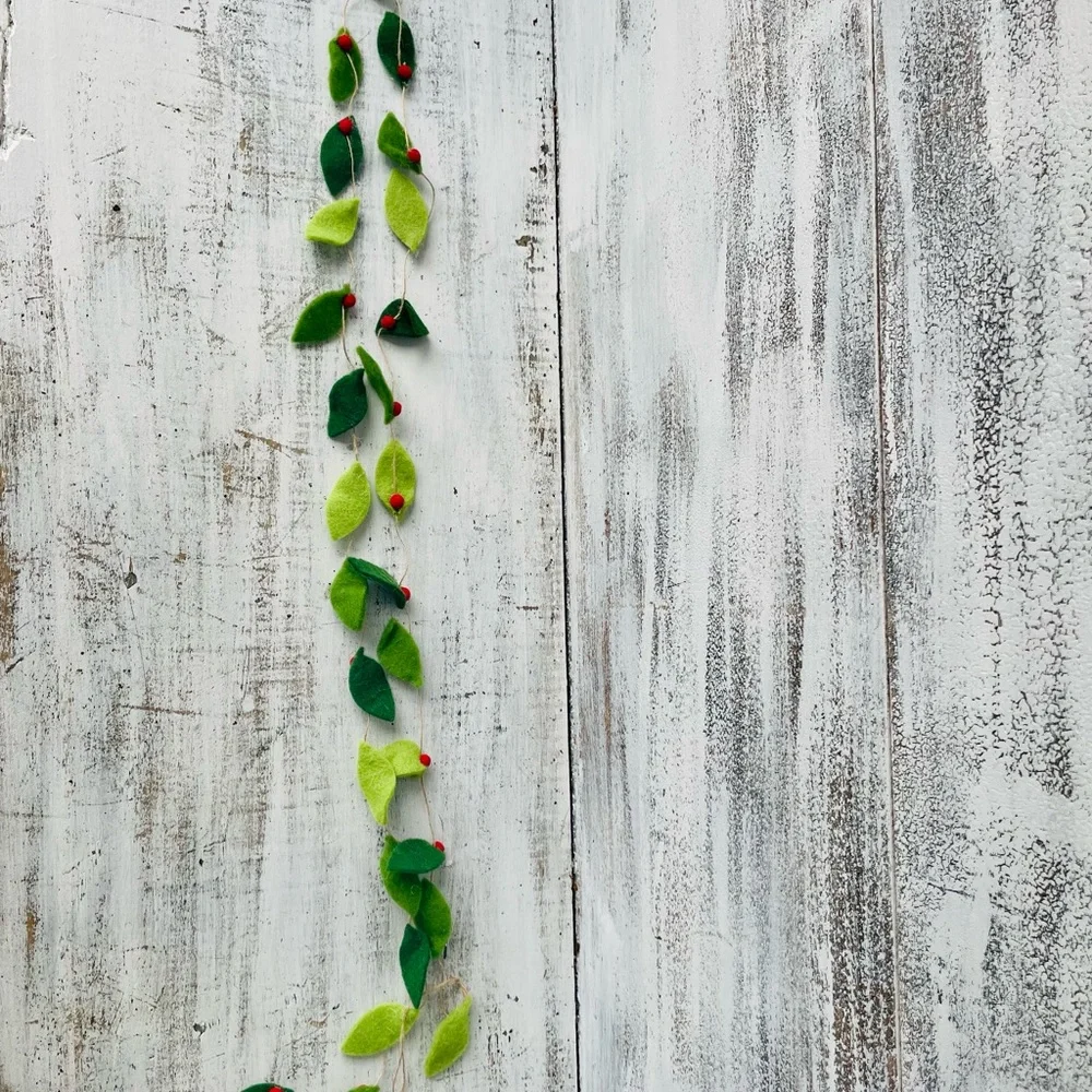 *Berry Leaves Felt Garland
